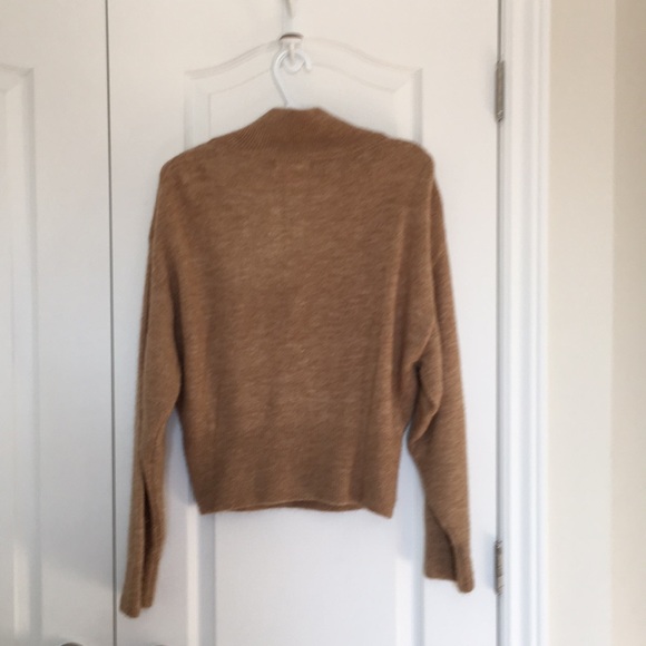 1/4 Zip sweater with slight crop - Picture 5 of 5